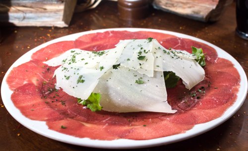 Carpaccio-di-Manzo-Rucola-e-Parmigiano-1550497478036